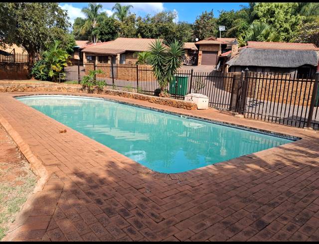 3 BEDROOM TOWNHOUSE FOR SALE IN SAFARI GARDENS